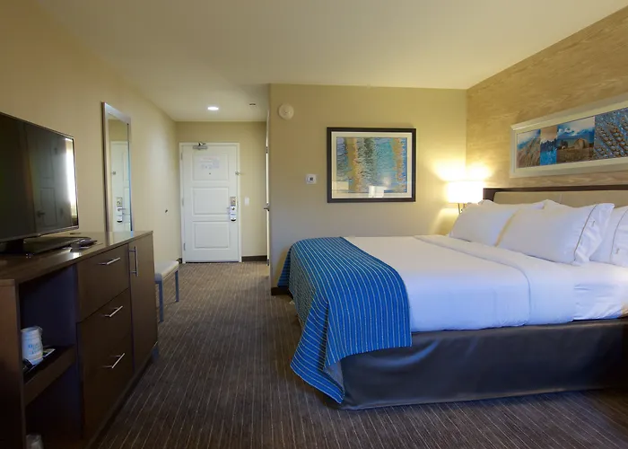 Holiday Inn Express Fargo SW I94 Medical Center